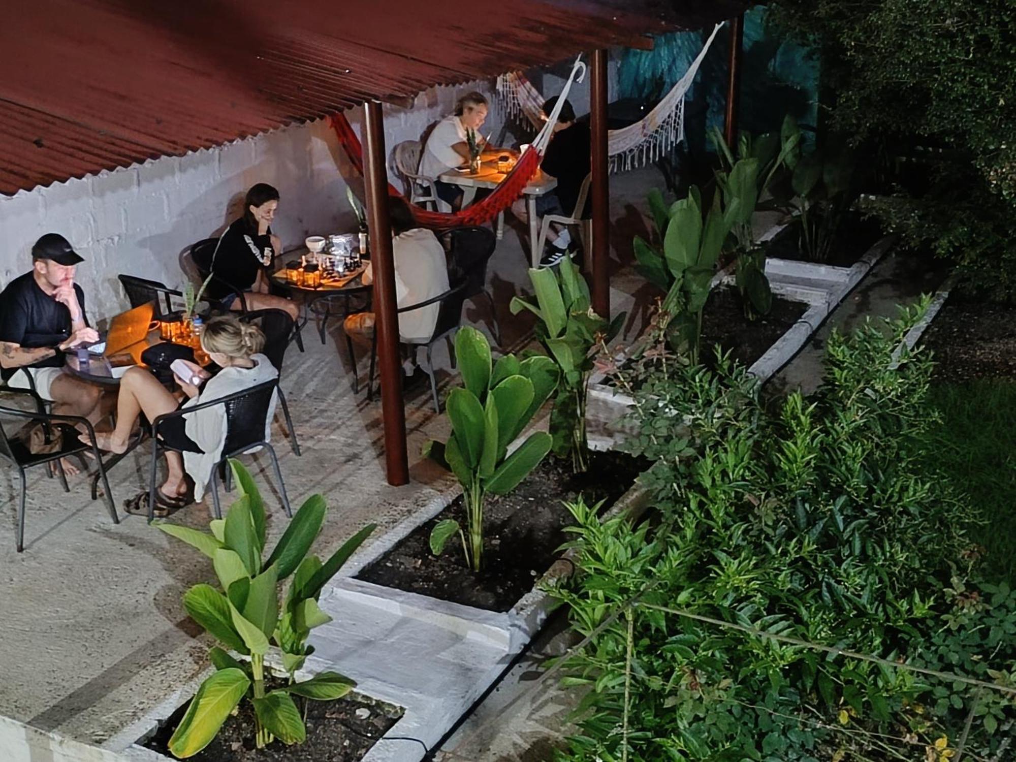 Magic Jardin Hostel - Patio, Balcony & Rooftop ภายนอก รูปภาพ